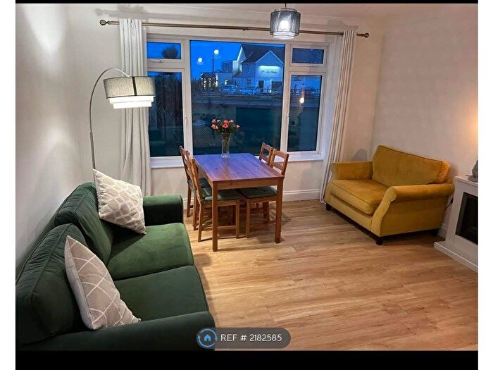 2 Bedroom Flat To Rent In Harbour Court, Barton On Sea, New Milton, BH25