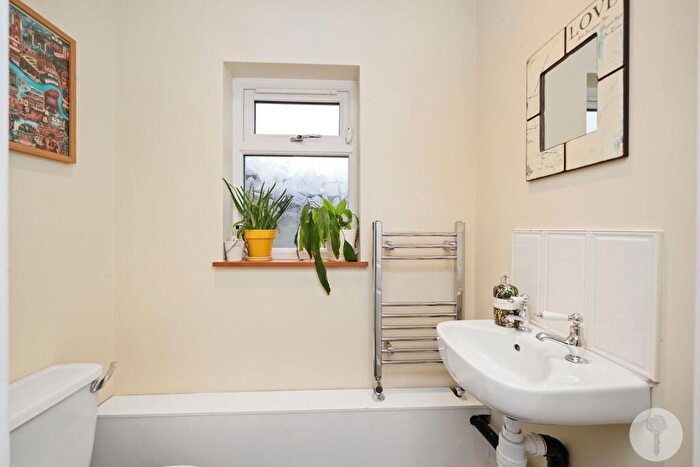 3 Bedroom End Of Terrace House For Sale In Eve Road, Stratford, E15