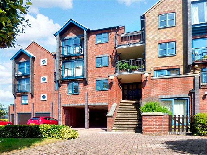 1 Bedroom Apartment To Rent In Riverdene Place, SO18