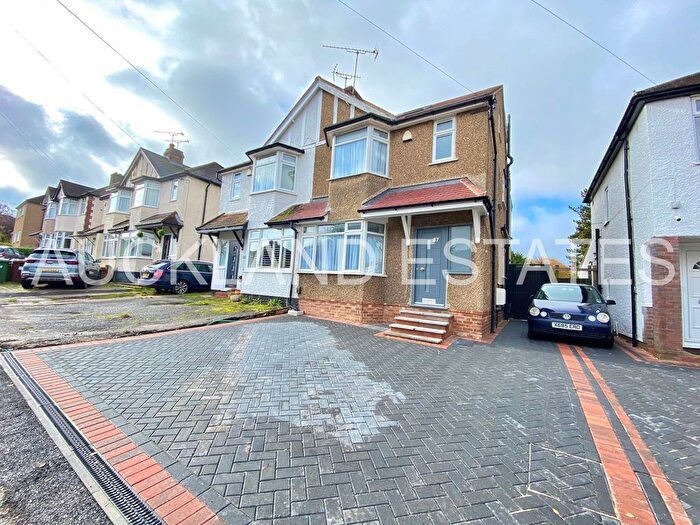 4 Bedroom Semi-Detached House To Rent In Auckland Road, Potters Bar, EN6