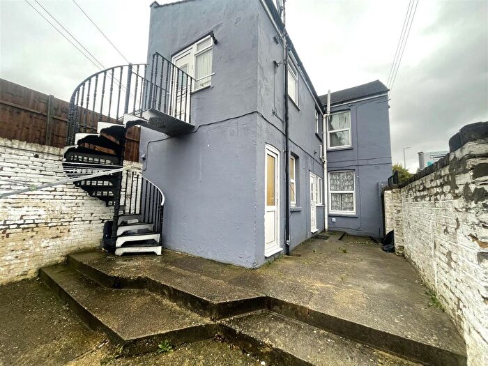 3 Bedroom Flat To Rent In Milton Road, Gillingham, ME7