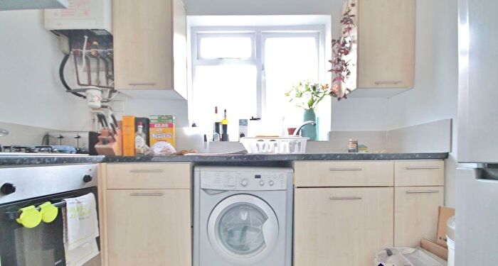 2 Bedroom Flat To Rent In Beresford Road, Haringey, London, N8