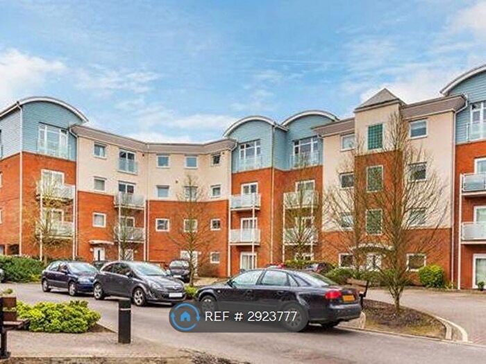 2 Bedroom Flat To Rent In Reynolds Avenue, Redhill, RH1