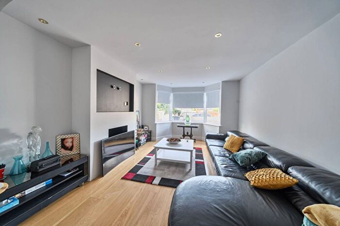 5 Bedroom Semi-detached House For Sale In The Vale, Temple Fortune, London, NW11