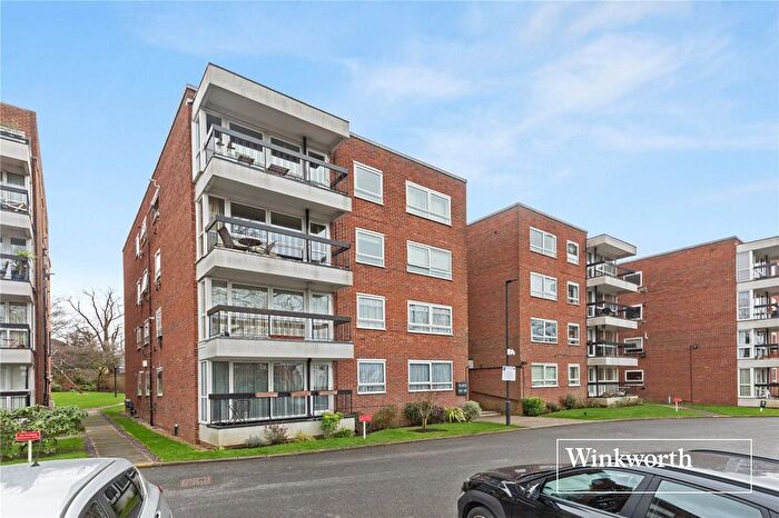 3 Bedroom Flat For Sale In Hendon Lane, Finchley, London, N3