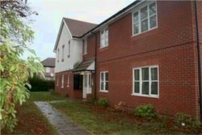 2 Bedroom Flat To Rent In Reid Close, Hayes, UB3
