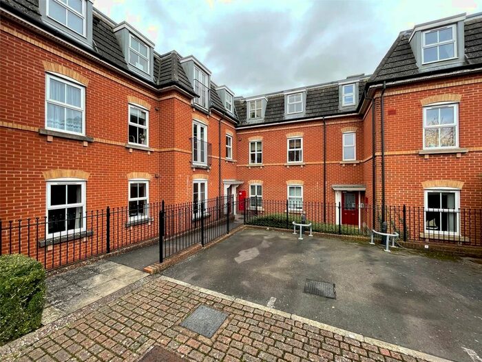 3 Bedroom Flat For Sale In Kimmeridge Court, Ripley Road, Swindon, SN1