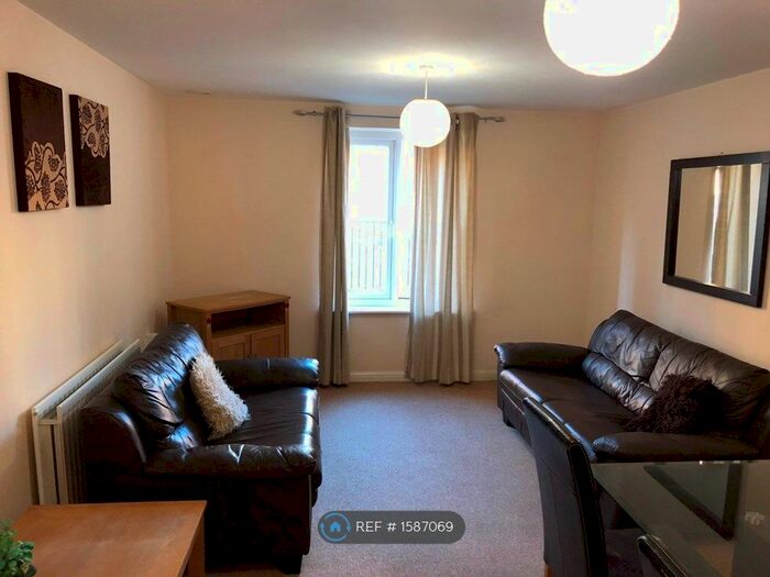 2 Bedroom Flat To Rent In Brunel Crescent, Swindon, SN2