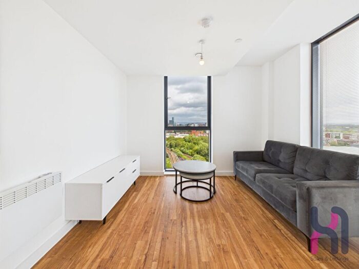 2 Bedroom Flat For Sale In Pomona Strand, Manchester, M16