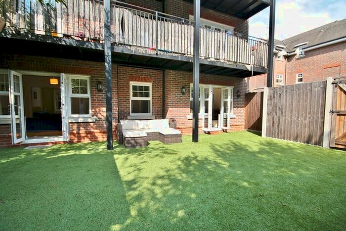 2 Bedroom Flat To Rent In Pembroke Road, Woking, Surrey, GU22