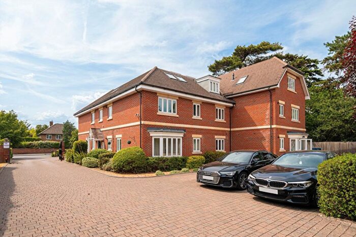 2 Bedroom Flat To Rent In Dunnell Close, Sunbury, TW16