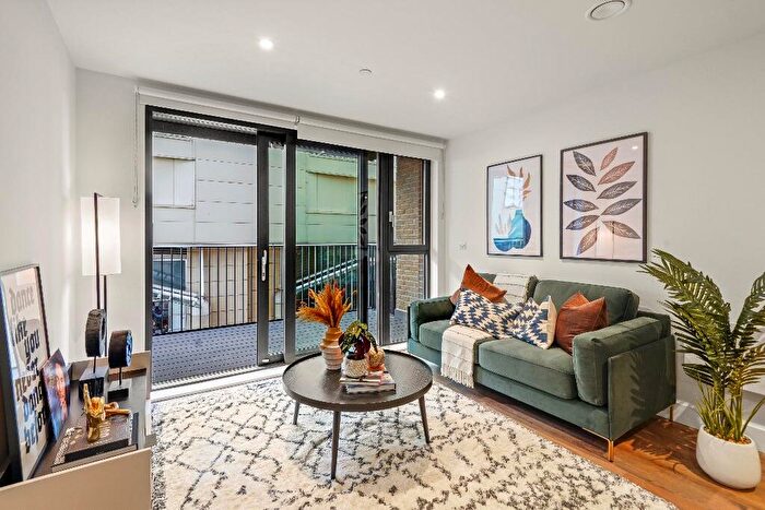 3 Bedroom Apartment To Rent In Carter House, SL6