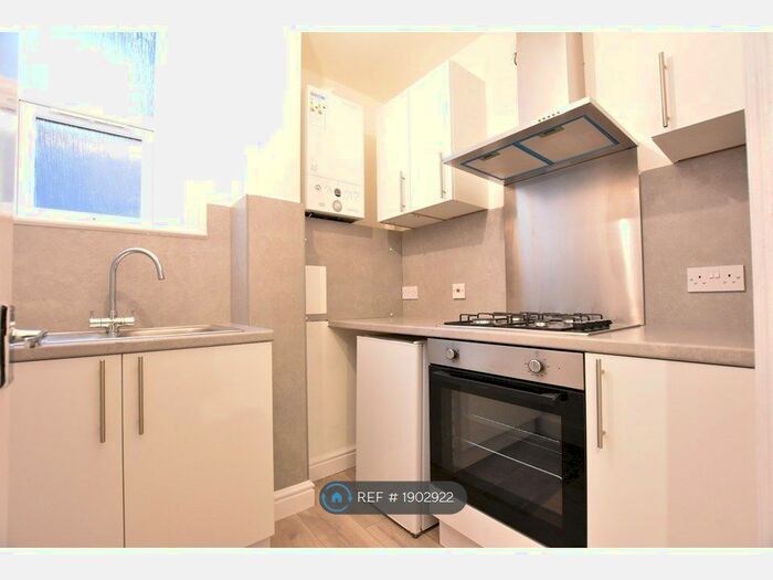 1 Bedroom Flat To Rent In Crescent Road, Luton, LU2