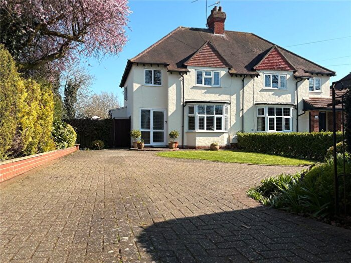 3 Bedroom Semi Detached House For Sale In London Road, Daventry, Northamptonshire, NN11