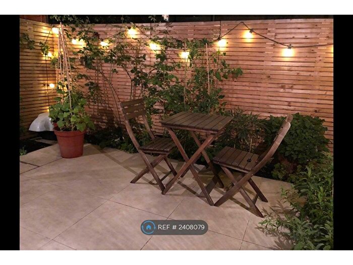 2 Bedroom Flat To Rent In Beryl Road, London, W6