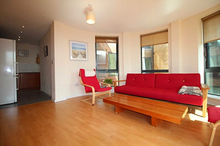 2 Bedroom Apartment To Rent In City South, City Road East, Southern Gateway, M15