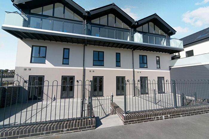 4 Bedroom Town House For Sale In Traeth Bychan, Benllech, Anglesey, Sir Ynys Mon, LL73