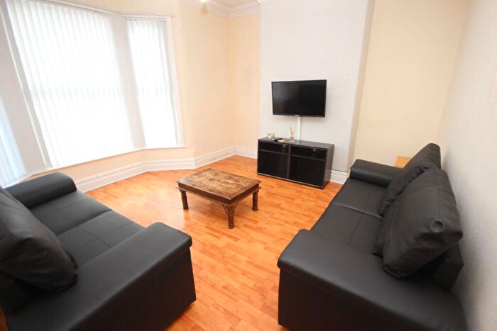 5 Bedroom Terraced House To Rent In Nicander Road, L18