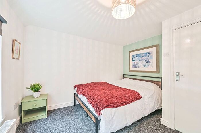 3 Bedroom Property To Rent In The Burroughs, Hendon, London, NW4