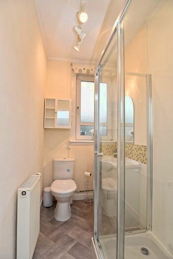 2 Bedroom Flat To Rent In Paisley Road West, Cardonald, Glasgow, G52