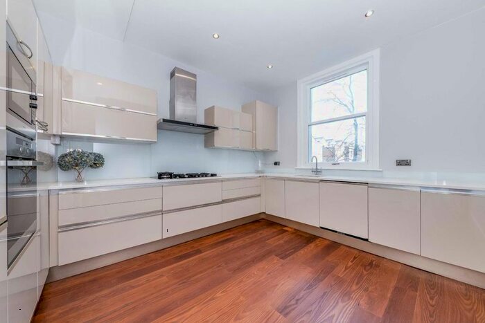 3 Bedroom Flat To Rent In Walterton Road, London, W9