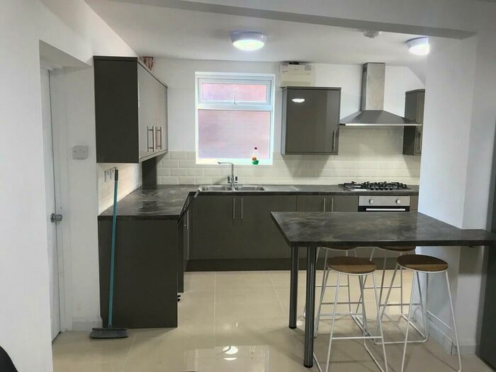 6 Bedroom Terraced House To Rent In Prior Deram Walk, Cannon Park, CV4