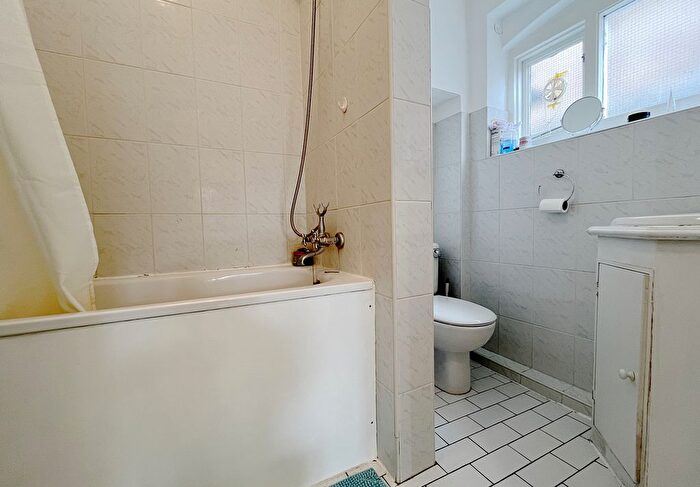 1 Bedroom Flat To Rent In Boileau Road, London, W5