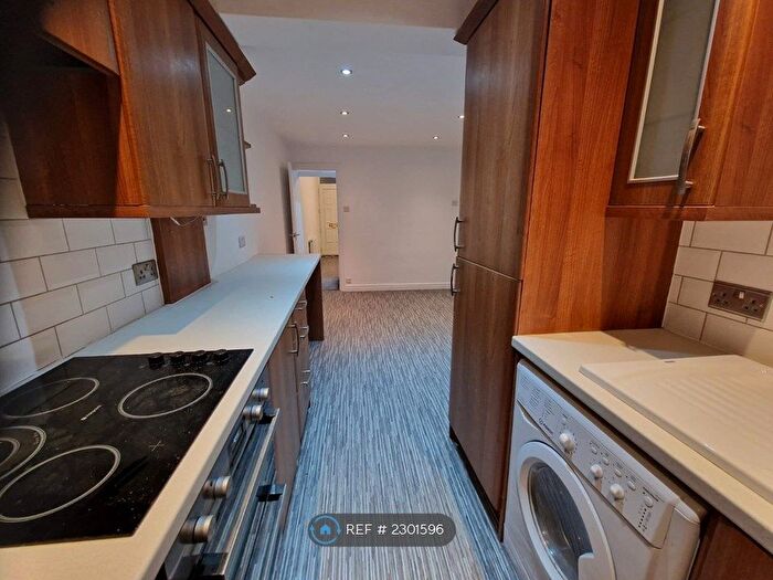 2 Bedroom End Of Terrace House To Rent In Hawthorn Road, Manchester, M40