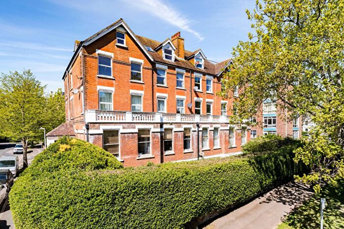 3 Bedroom Flat To Rent In Earls Avenue, Folkestone, CT20