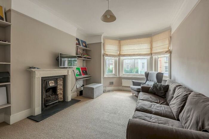 2 Bedroom Flat To Rent In Kennington Lane, SE11