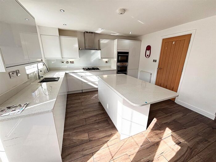 5 Bedroom Semi-detached House To Rent In Marsland Road, Sale, M33