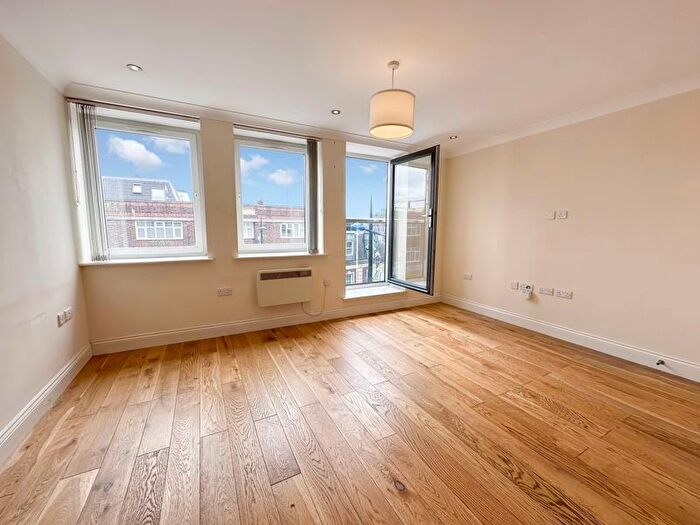 1 Bedroom Flat To Rent In High Street, Slough, SL1