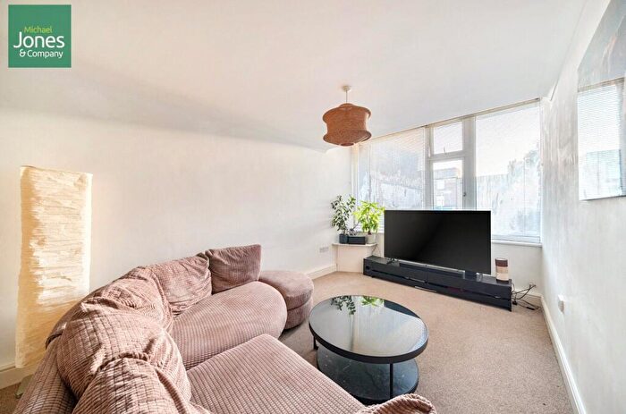 2 Bedroom Flat To Rent In Cricketers Parade, Broadwater Street West, Worthing, West Sussex, BN14