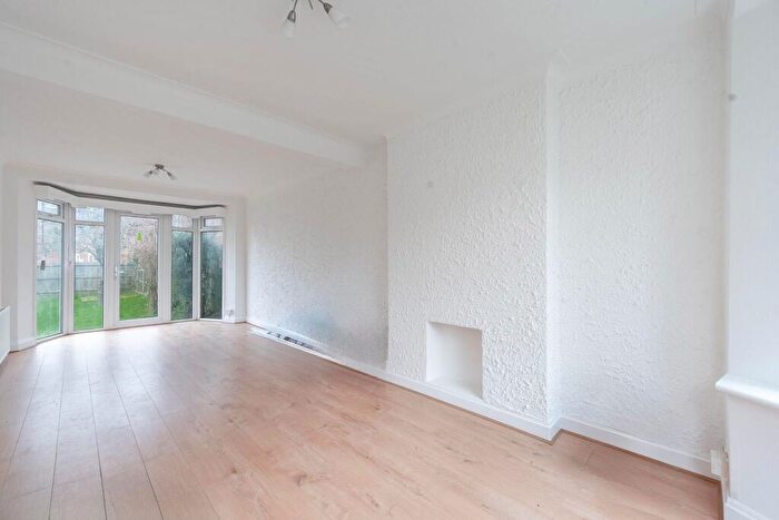 3 Bedroom Semi Detached House To Rent In Bush Grove, Stanmore, HA7