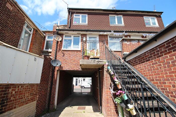 1 Bedroom Flat To Rent In Powerscourt Road, North End, Portsmouth, Hants, PO2