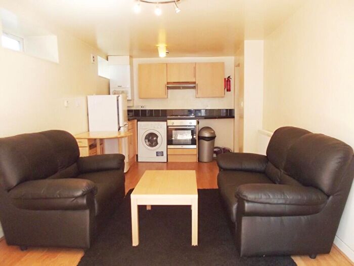 2 Bedroom Flat To Rent In Birchfields Road, Victoria Park, Manchester, M13