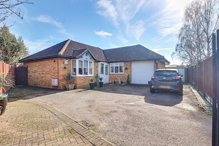 3 Bedroom Detached Bungalow For Sale In Hillborough Road, Westcliff-On-Sea, SS0