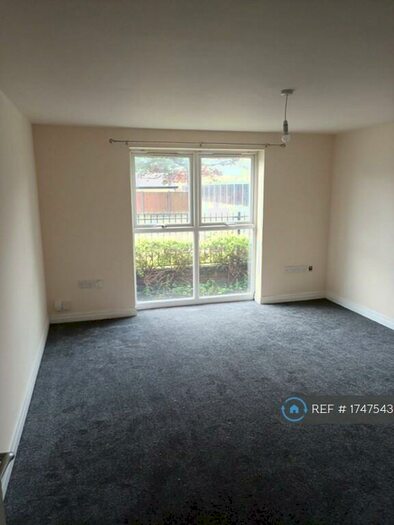 2 Bedroom Flat To Rent In Hebers Court, Middleton, Manchester, M24