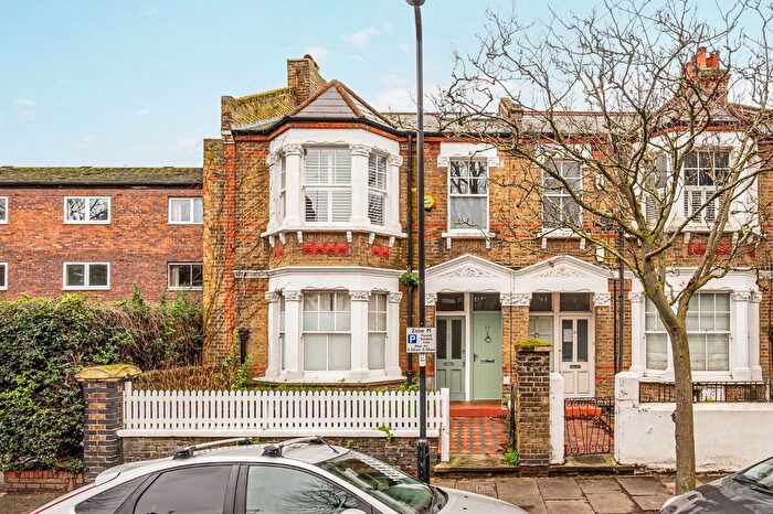 3 Bedroom Flat To Rent In Beaumont Road, Chiswick Park, W4