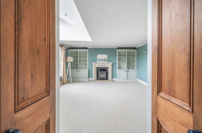 2 Bedroom Flat To Rent In Cambridge Gardens, Tunbridge Wells, TN2