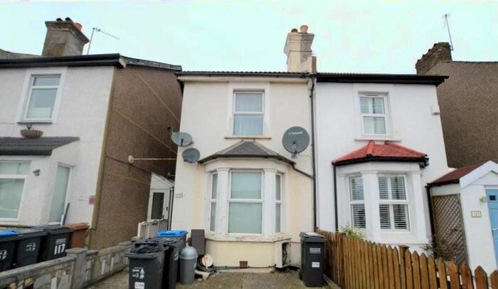 2 Bedroom Flat To Rent In Whitehorse Lane, London, SE25