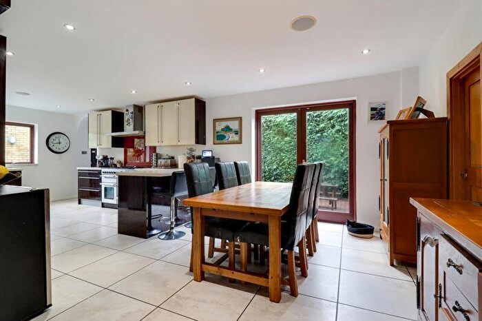 6 Bedroom Detached House For Sale In Broadway Road, Windlesham, GU20