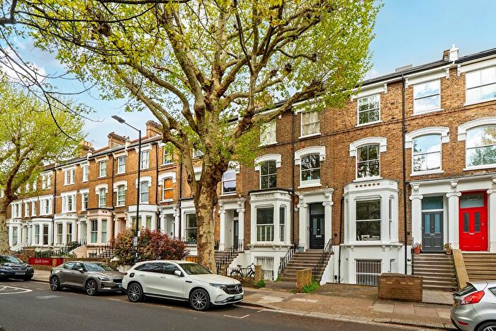2 Bedroom Flat For Sale In Hammersmith Grove, Hammersmith, London, W6