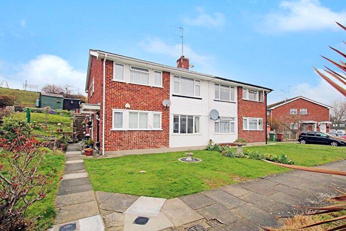 2 Bedroom Property To Rent In Alton Close, Bexley, DA5