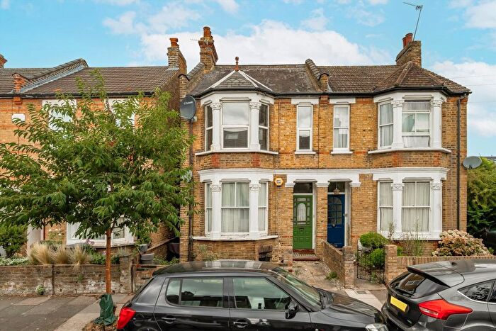 1 Bedroom Maisonette To Rent In Birkbeck Road, Enfield, EN2