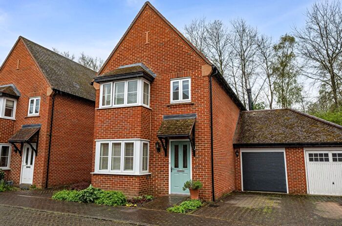 3 Bedroom Detached House For Sale In Bakeland Gardens, Alresford, Hampshire, SO24