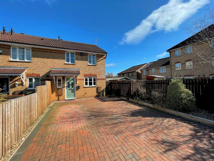 3 Bedroom Semi-Detached House To Rent In Ampleforth, Monkston, Milton Keynes, MK10
