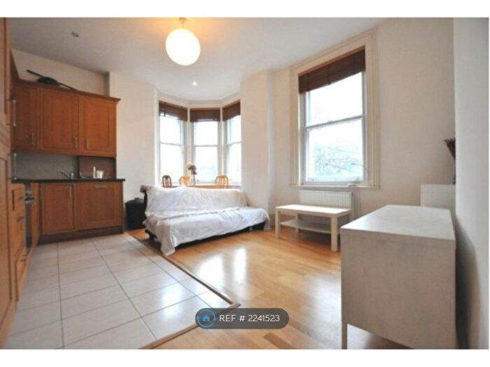 1 Bedroom Flat To Rent In Hackney Road, London, E2