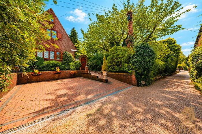 2 Bedroom Detached House For Sale In Rectory Avenue, Nottingham, NG8