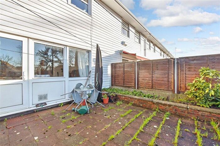 3 Bedroom Maisonette For Sale In High Street, Cranleigh, Surrey, GU6